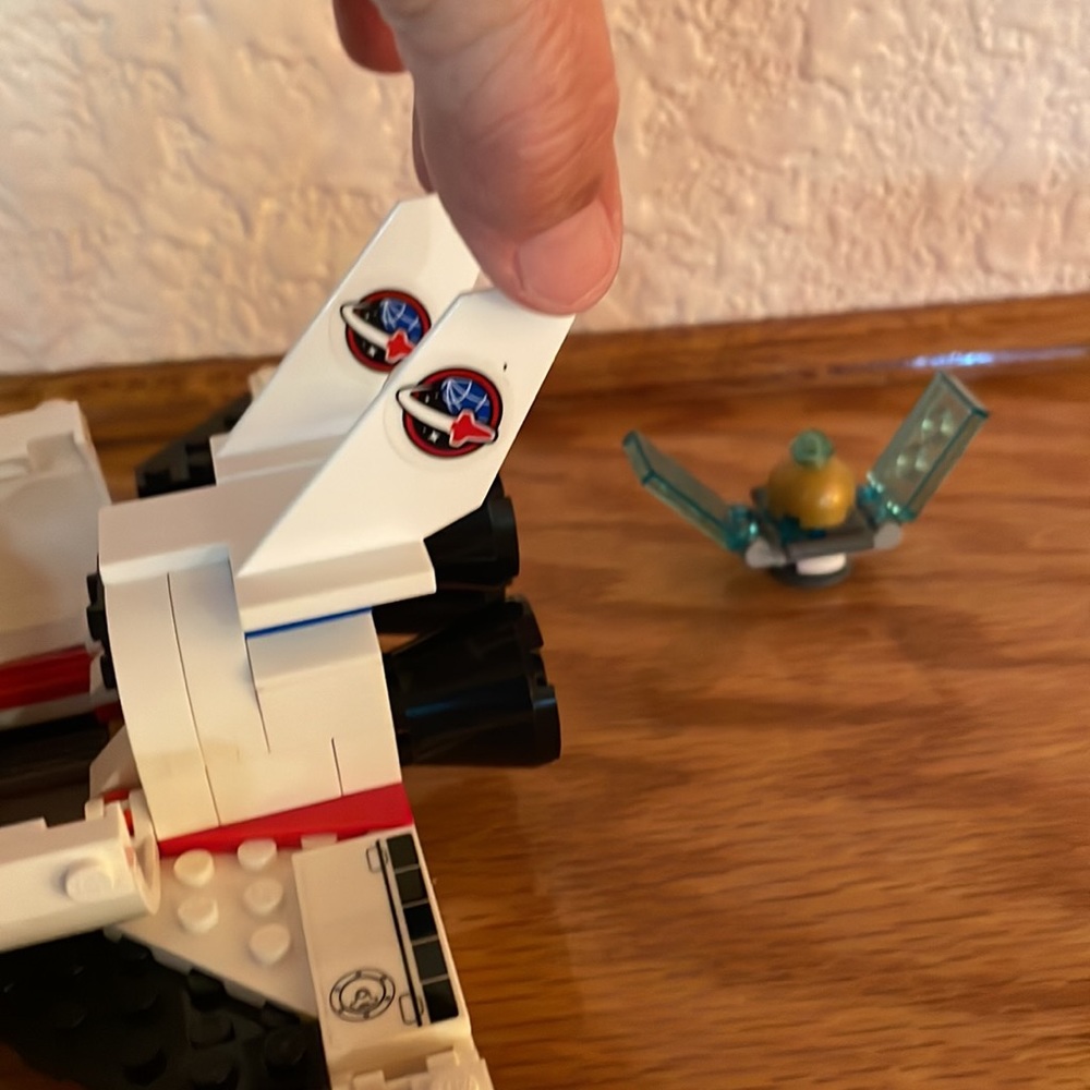 LEGO Utility Shuttle - Picture 7 of 9